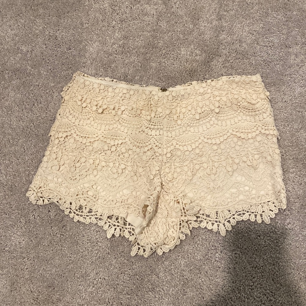 Women’s cream shorts, size small